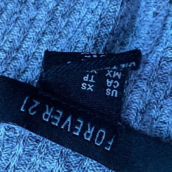 SOLD- LOT OF MIXXED CROP TOPS WITH 2 SHORTS SIZE SMALL XS - Picture 15 of 15